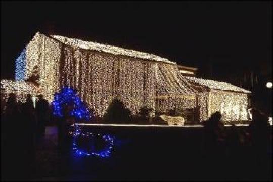 Decorari case cu instalatii luminoase pentru sarbatori de la Posh Events