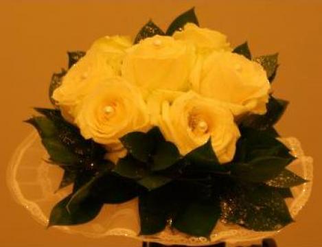 Buchet de mireasa 7 trandafiri albi 1044 de la Floraria Stil