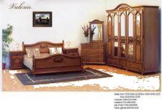 Mobila de dormitor din lemn masiv