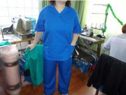 Uniforma medicala albastra si verde asistenta si medici