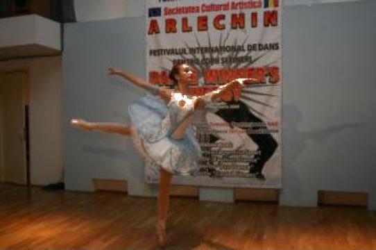 Cursuri balet pentru copii si elevi de la Societatea Cultural Artistica Arlechin Botosani