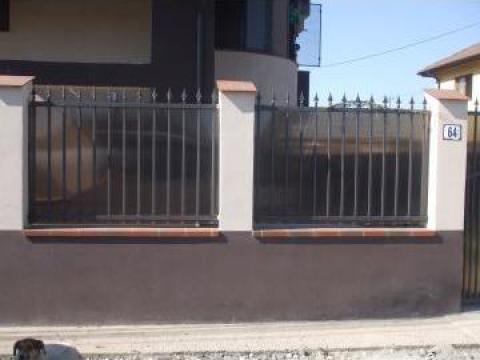 Garduri cu bordura turnata de beton