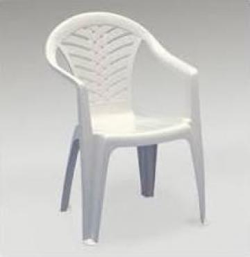 Masa si scaune din plastic de la I.I. Ardelean Diana Roxandra