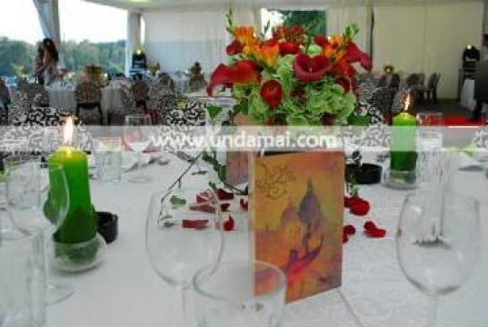 Aranjament floral nunta pentru masa in vas de sticla de la Unda Mai Srl