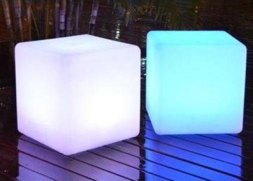 Cub luminos, masa, taburet iluminat LED RGBW, horeca de la M.F.L. Contract Services Srl