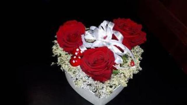Aranjament Inima cu 3 trandafiri criogenati de la La Gradina Stil