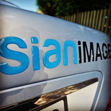Litere autoadezive auto de la Sian Image Media Srl
