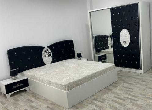 Set dormitor Selena alb negru cu pat matrimonial de la Wizmag Distribution Srl