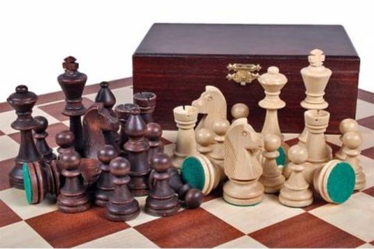 Piese lemn Staunton 5 in cutie cu tabla mahon nr. 5 de la Chess Events Srl