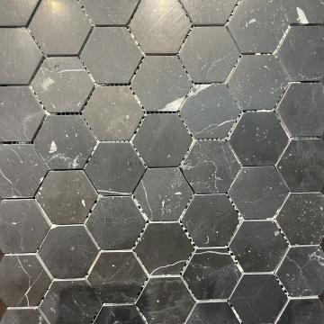 Mozaic marmura Nero Marquina Hexagon mata 31.2 x 30 cm