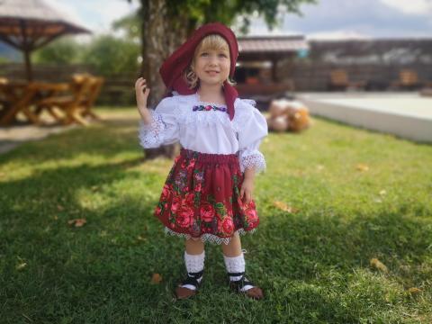 Costum traditional de Maramures pentru fetite