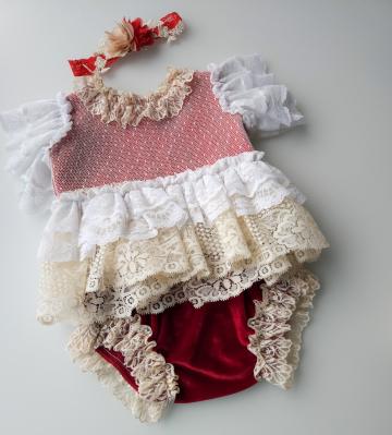 Set fetite vintage red and white de la Julies Boutique Srl