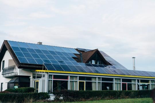 Kit fotovoltaic complet prosumator panouri solare 5 KW de la Curentgratis.eu (Ciupercaria Srl)