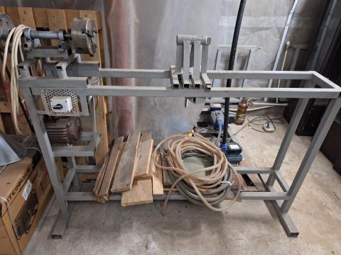 Strung pentru piese din lemn de la SC As Consult SRL