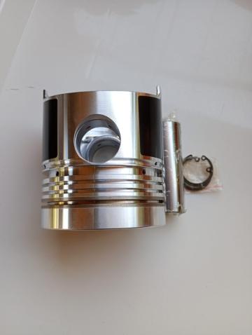 Piston motor Iseki 3AD1 - piese motor tractoare TS3910 de la Kubo Yanm Industrial Srl