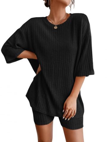 Set de pantaloni scurti si tricou