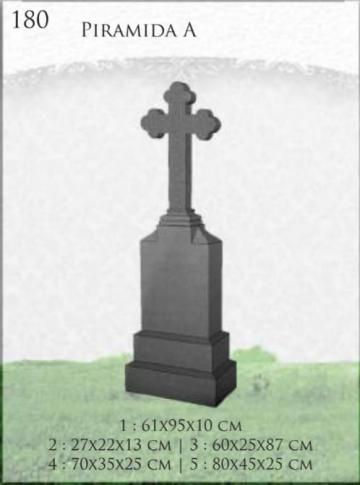 Monument piramida A cruce cap trifoi