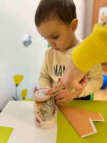 Activitati si ingrijire copii din grupa mijlocie 4-5 ani de la Sfera Kinderzentrum Srl