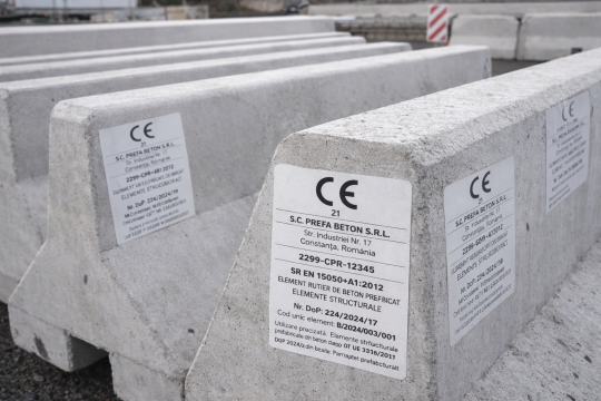 Etichete adezive&nbsp;&nbsp;prefabricate rutiere din beton