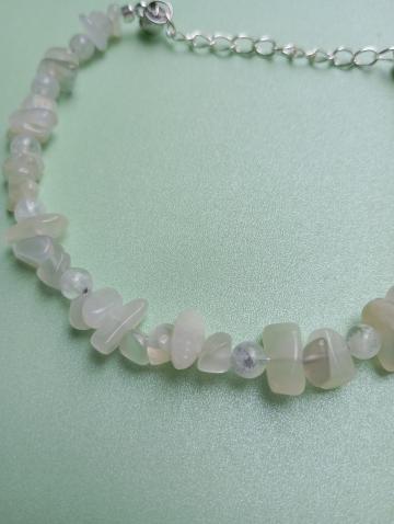 Bratara cu piatra lunii, cuart rutilat si margele aurite 18K de la Crissy Atelier Srl