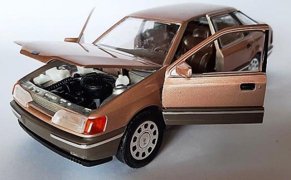 Macheta Ford Scorpio, brons with chrome wheels 1:25 de la Hobbyplanet Romania