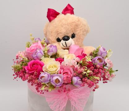 Aranjament cu flori si ursulet AF01 de la Flower Power Gift