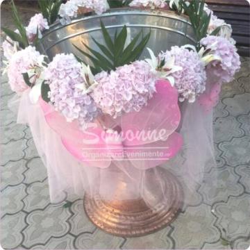 Decor cristelnita botez cu flori si fluturi